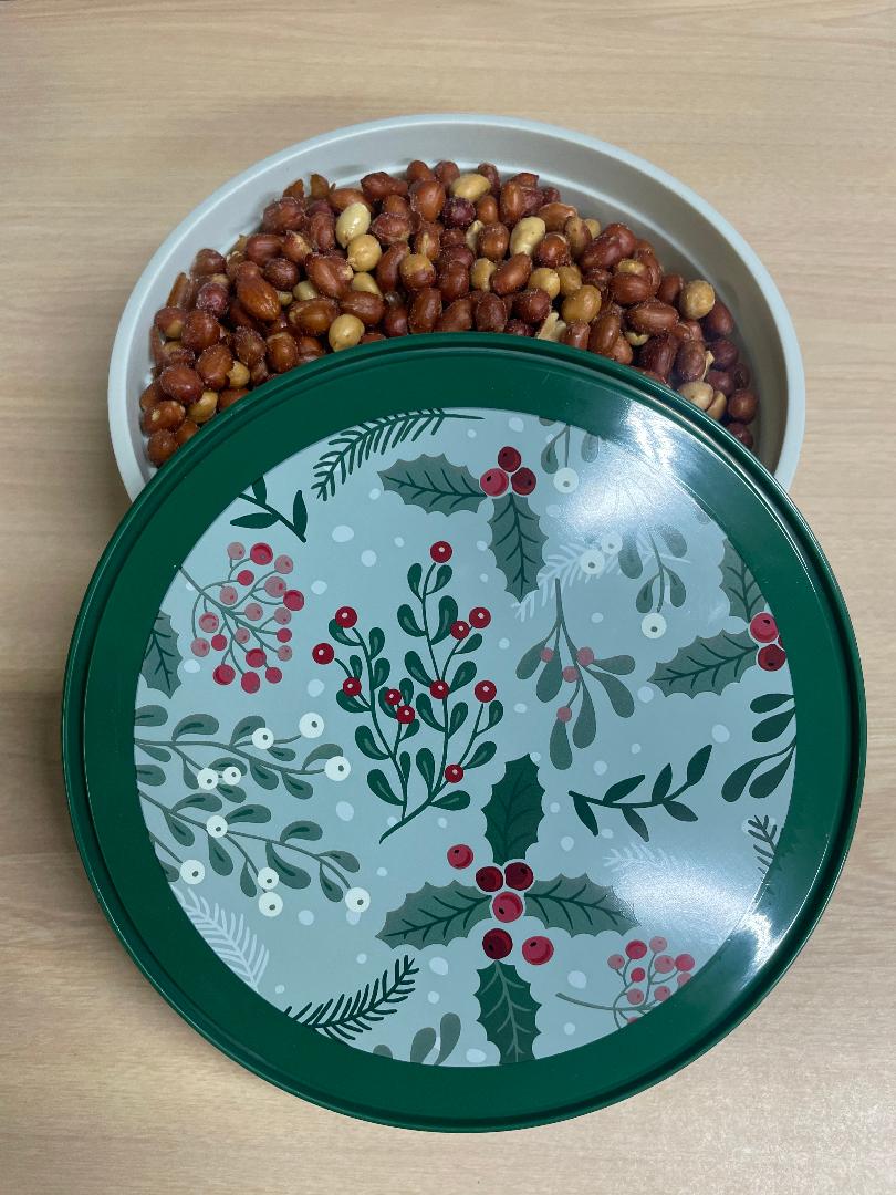 Christmas container with Spanish Peanuts